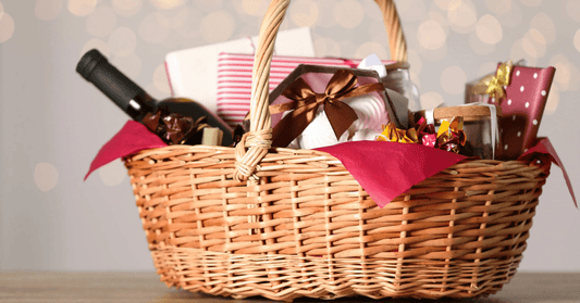 Combien coûte un coffret cadeau entreprise / box entreprise par personne ? - Le Cornichon