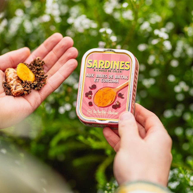 Sardines aux baies de Batak et curcuma – La Belle - Îloise – 115 g – Produit français | Le Cornichon